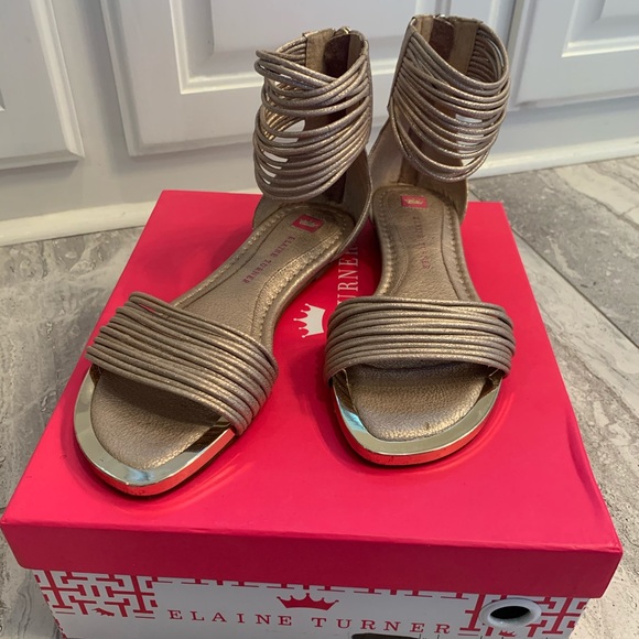 • MOVING LAST CHANCE 7/31/2024 • Elaine Turner strappy gold sandals - Picture 1 of 7